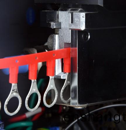 連帶耑子剝(bo)皮(pi)壓接(jie)機(ji)